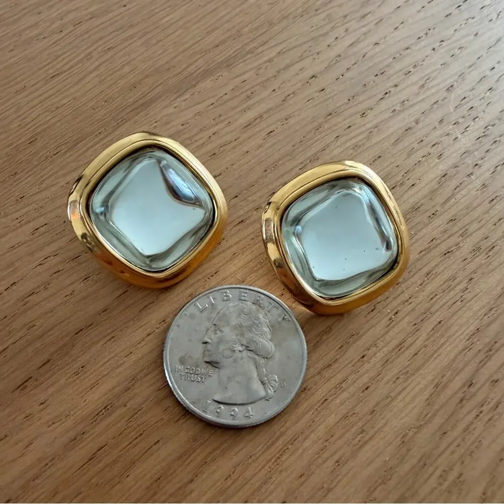 Vintage Trifari signed gold Tone Clear glass stone diamond shape Earrings